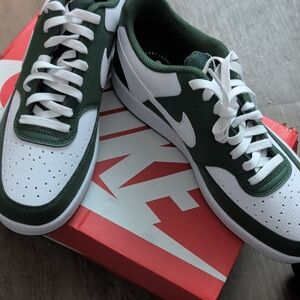 Nike Men's Sneakers in Green and White